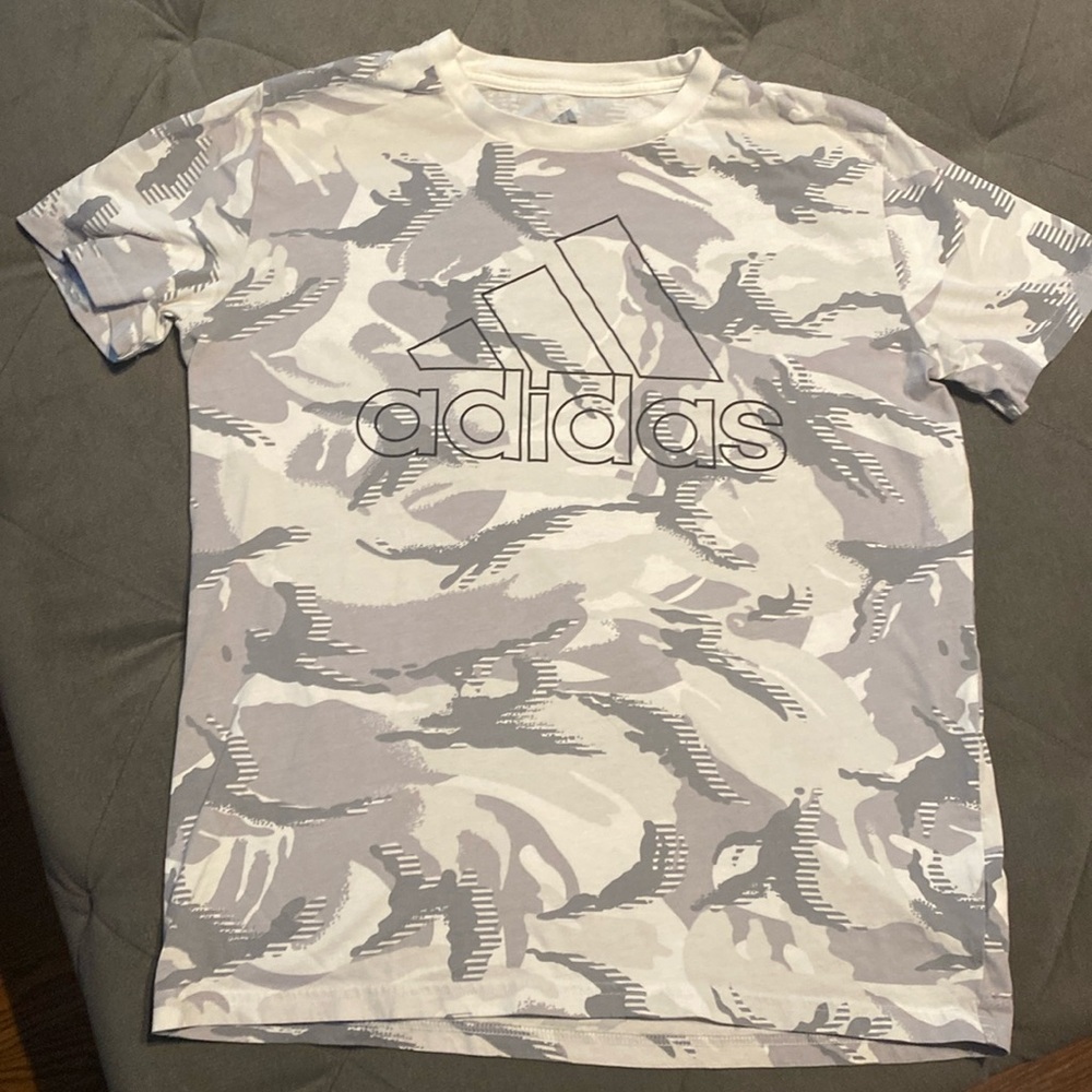 T shirt Size 18/20 boys